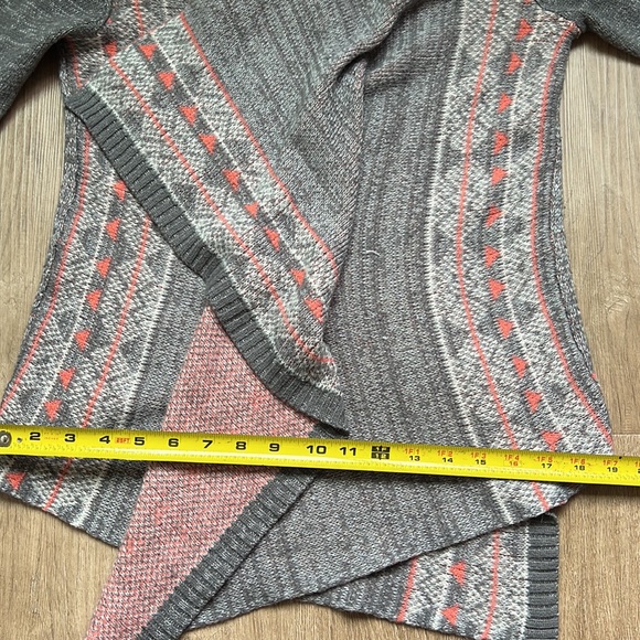 Junior’s Multicolor Aztec Print Wrap Cardigan Size Medium - Picture 15 of 16